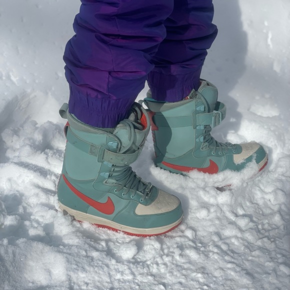 Stylish and comfortable vintage Nike snowboarding boots. Size 8 for woman/25cms - Picture 2 of 9